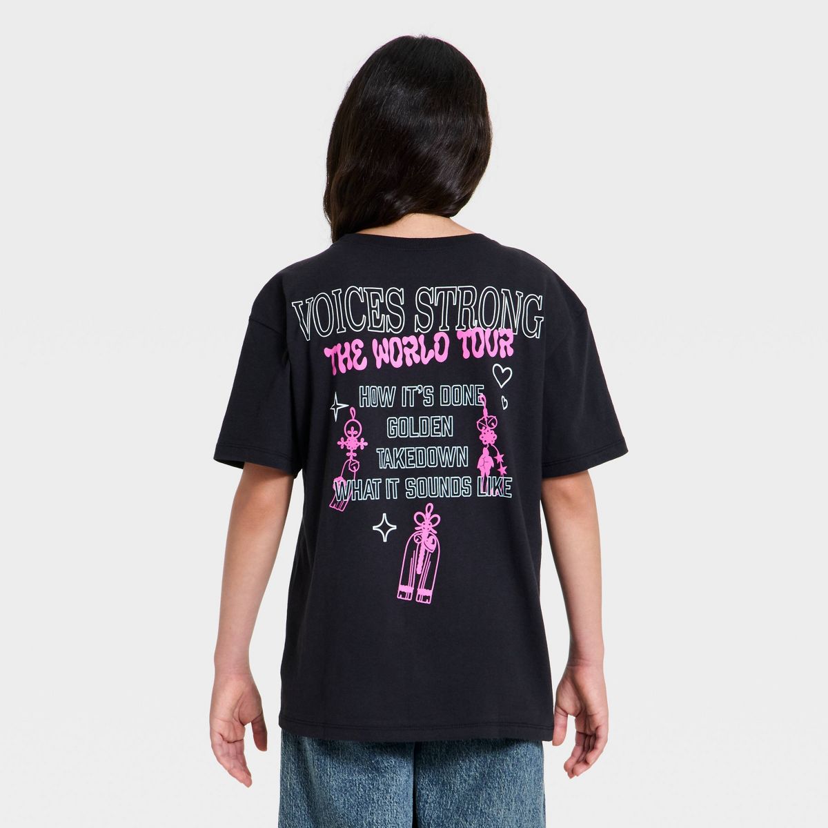 CAMISA MANGA CORTA CON ESTAMPADO DE K-POP DEMOM HUNTERS HUNTRIX PARA NIÑA