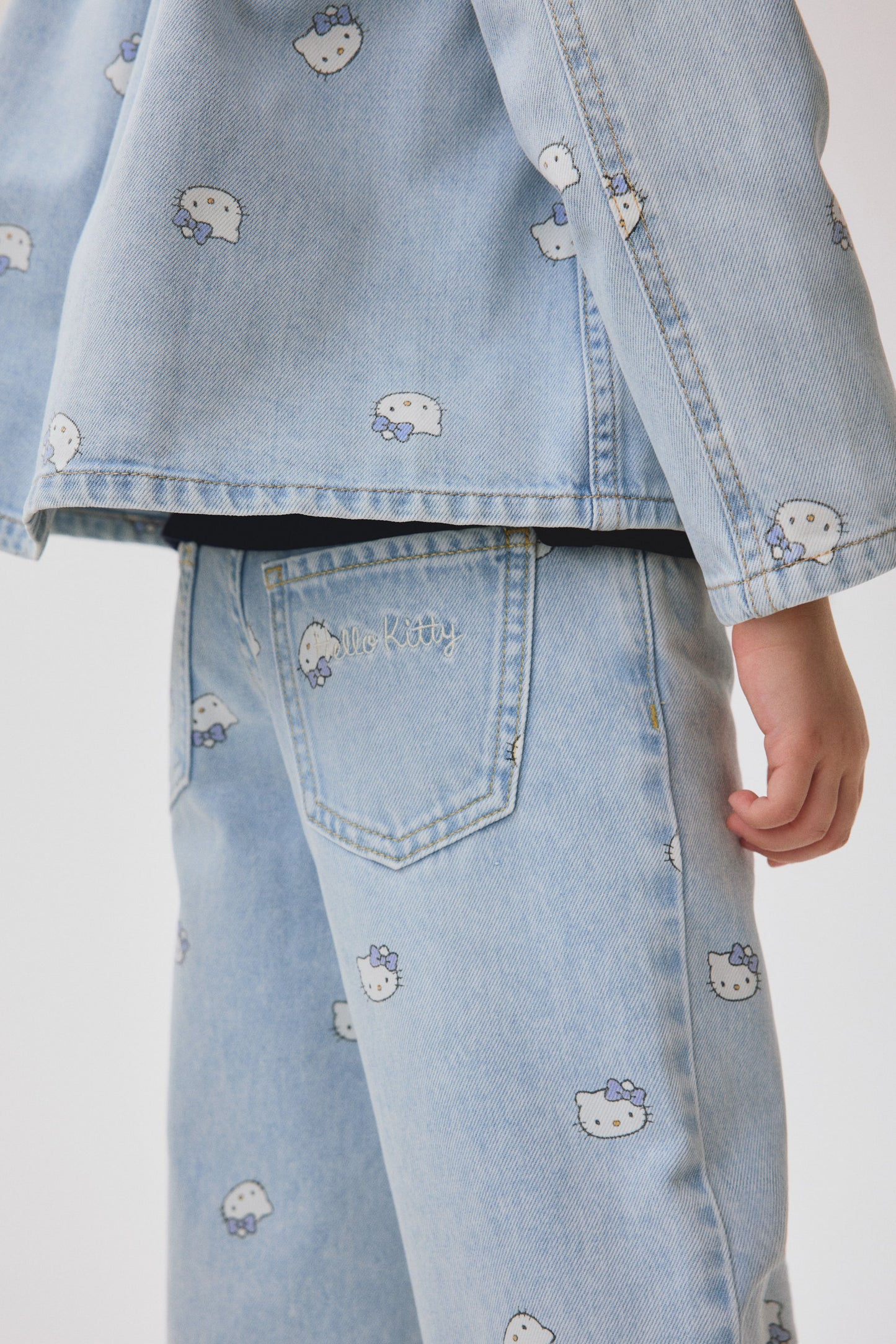 JEAN DE HELLO KITTY H&M